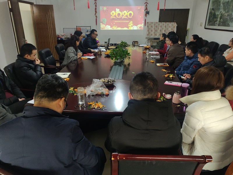 團結奮進，跨越前行